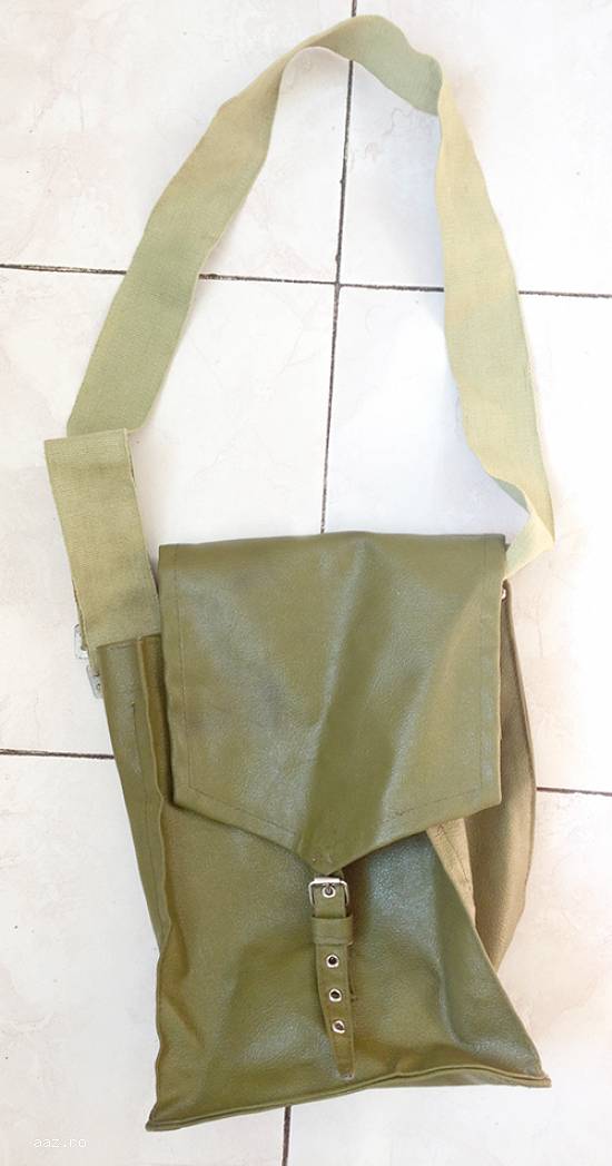 Geanta de imitatie piele de culoare verde kaki.