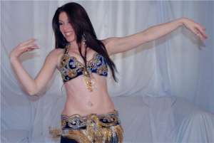 DANSATOARE ORIENTALA  SUPER DANSATOARE DIN BURIC KERY BELLY DANCER