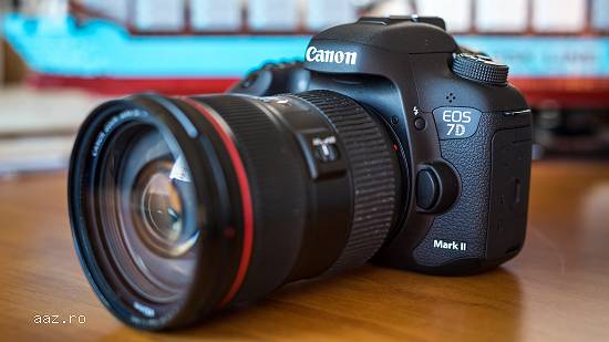 Canon EOS 7D Mark II Aparat foto digital SLR 20.2 MP - EF-S 18-135mm IS STM Lens