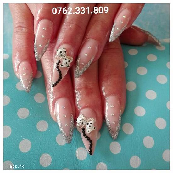 aplic unghii false cu gel sau acryl