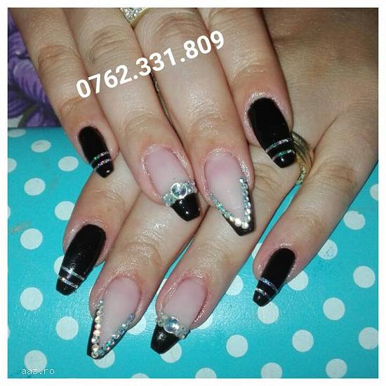 aplic unghii false cu gel sau acryl