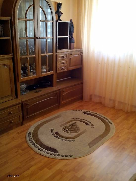 inchiriez apartament 3 camare