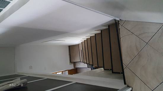 Vând casă la curte