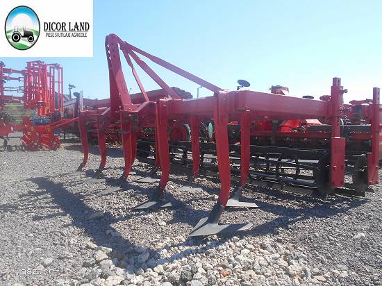 Combinator dezmiristitor cultivator
