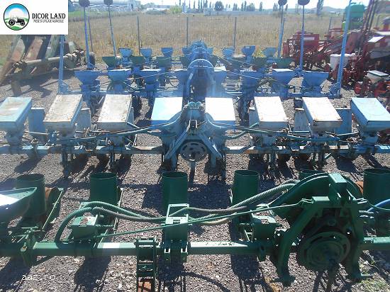Semanatoare plante prasitoare,  model Mecanica Ceahlau  SPC8FS