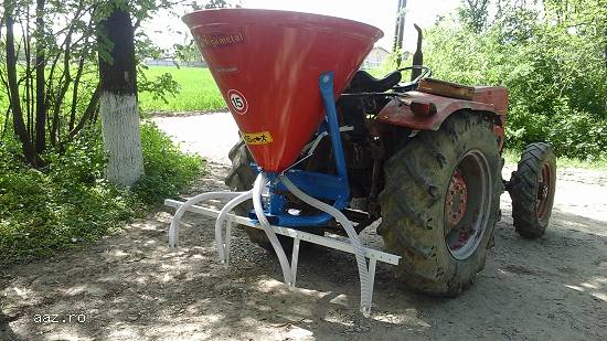 Masina de imprastiat ingrasaminte chimice pentru tractor