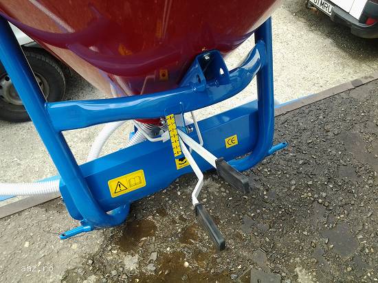 Masina de imprastiat ingrasaminte chimice pentru tractor