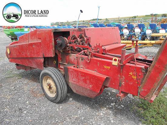 Presa balotat dreptunghiulara,  marca New Holland