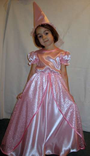 Inchiriez costume serbari