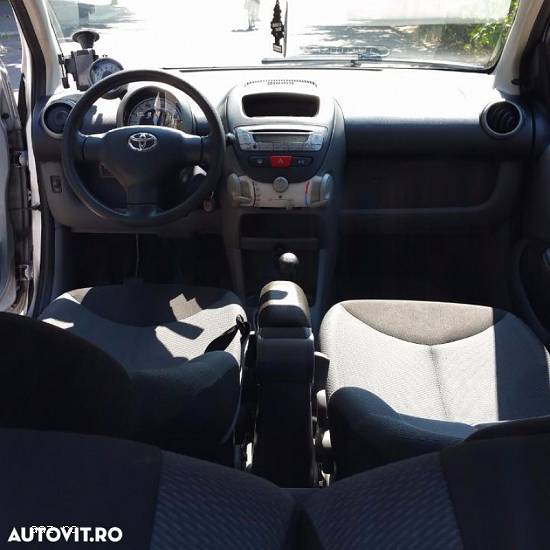 Vand Toyota Aygo 2006 stare ireprosabila