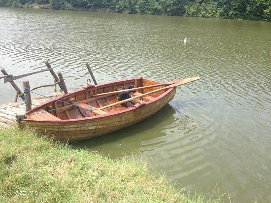 Bărci și canoe din lemn