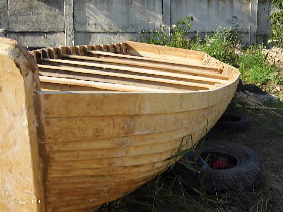 Bărci și canoe din lemn