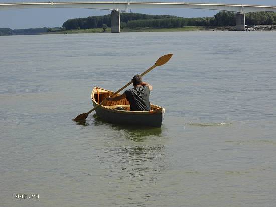 Bărci și canoe din lemn