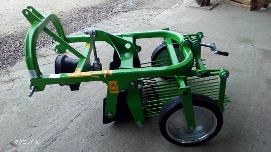 Reducere de pret! Masina de recoltat cartofi ``mini``,           prin vibrare, 