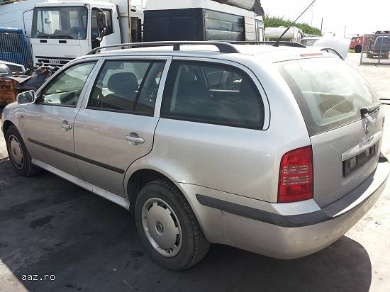 skoda octavia combi 1.6sr AVU  an fab.2002