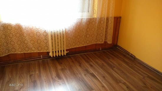 Vand apartament 3 camere ultracentral in Ineu/Arad (In spatele policlinicii)