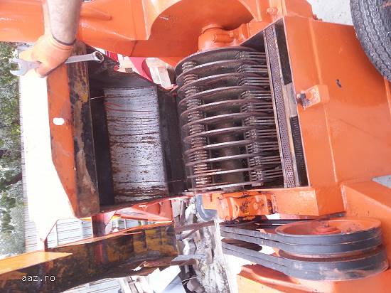 Mori la priza tractorului cu ciocanele si buncar italiene