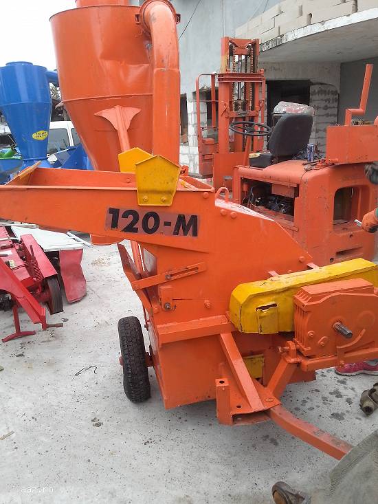 Mori la priza tractorului cu ciocanele si buncar italiene
