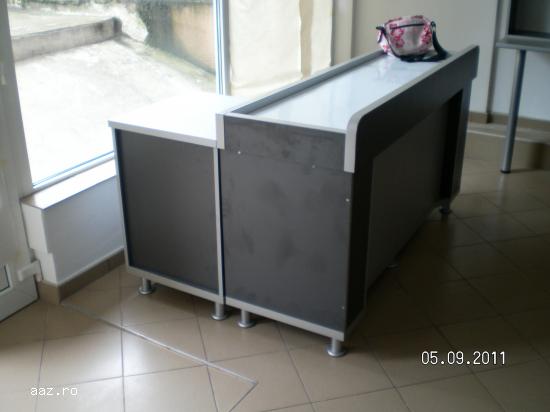 Vand masa pentru casa de marcat
