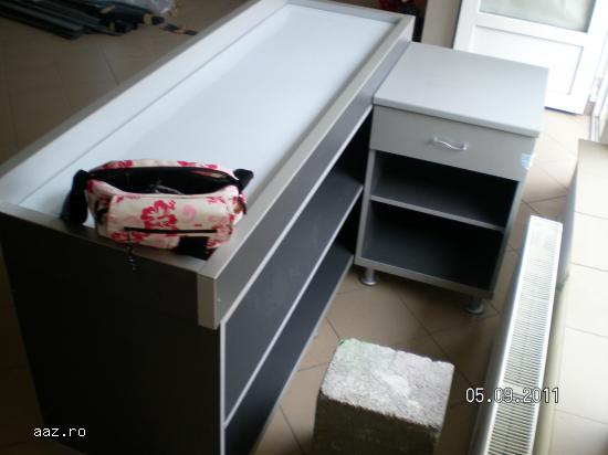 Vand masa pentru casa de marcat