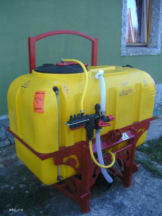 MASINI DE ERBICIDAT