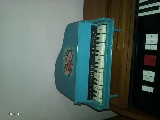 Vând pian in perfectă stare de funcționare