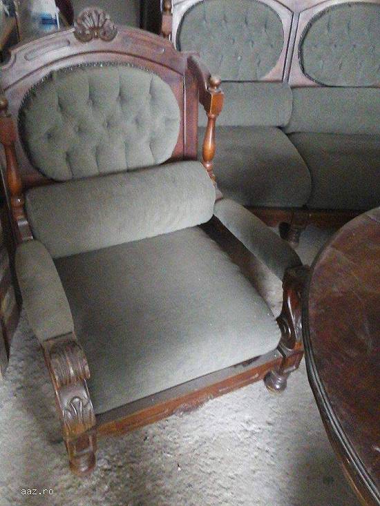 mobila veche de peste 100 de ani