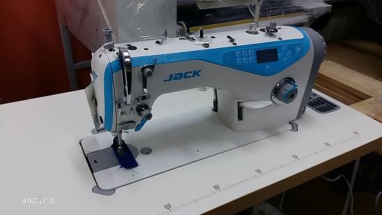 Masini de cusut liniare full automate - Marca JAKC A4