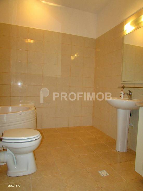 Inchiriere apartament 3 camere bloc nou Pajura Jiului