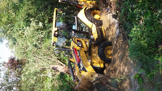 Închiriez Buldoexcavator