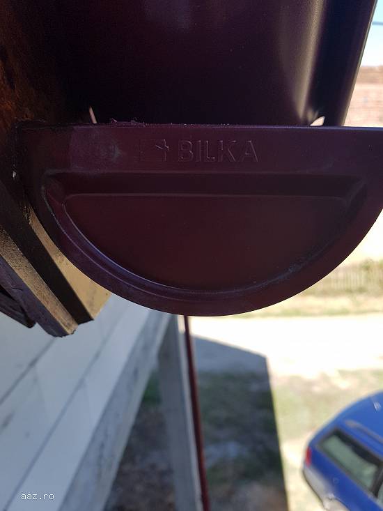 Tigla metalica in rate.