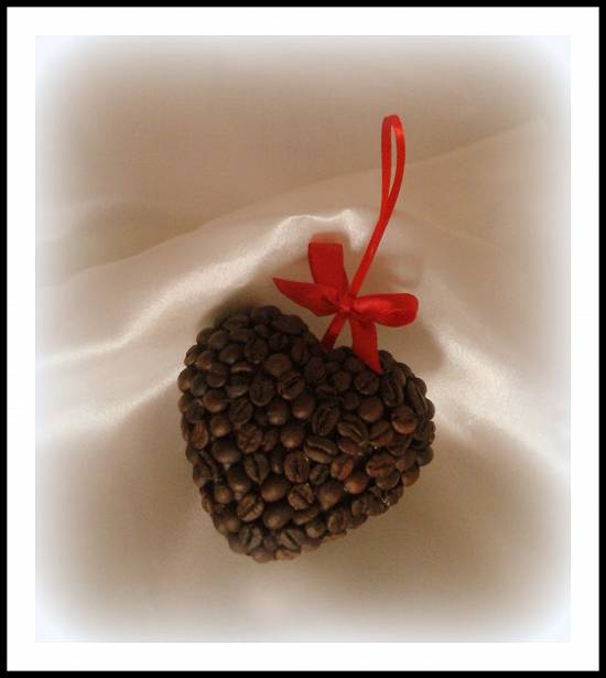 Decoratiune /cadou inima cu boabe de cafea