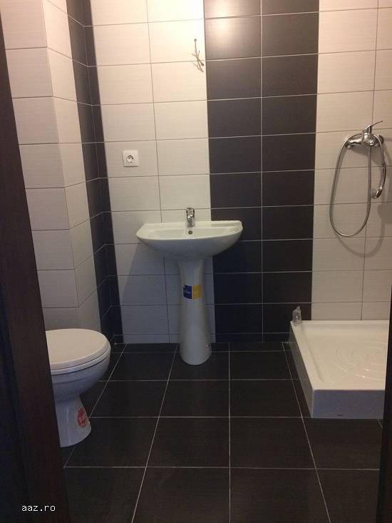 Inchiriez Apartament cu garaj