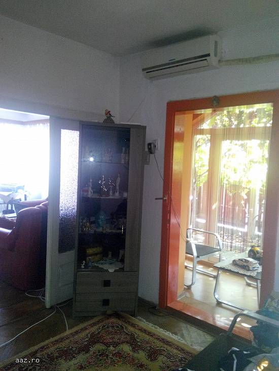 VAND  CASA  sau  SCHIMB cu Apartament cu  2 camere + diferenta .