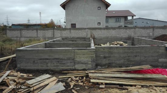 Construim case la rosu,      cat si la cheie
