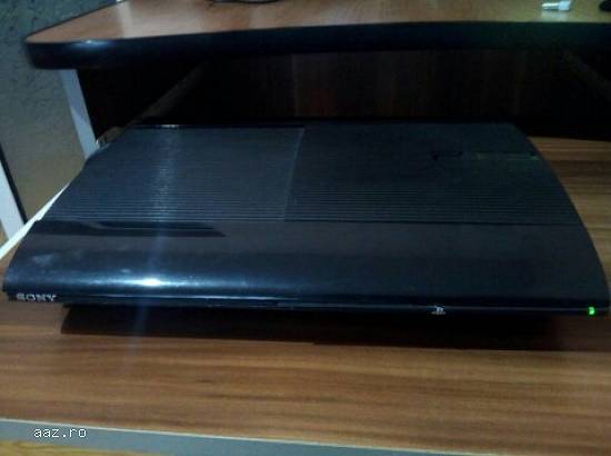 Vând PS3 super slim