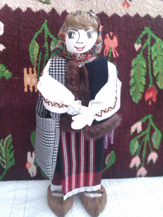 Papusi din ceramica in costum popular
