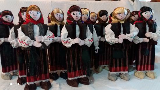 Papusi din ceramica in costum popular