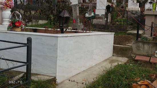 Monumente funerare din granit si marmura