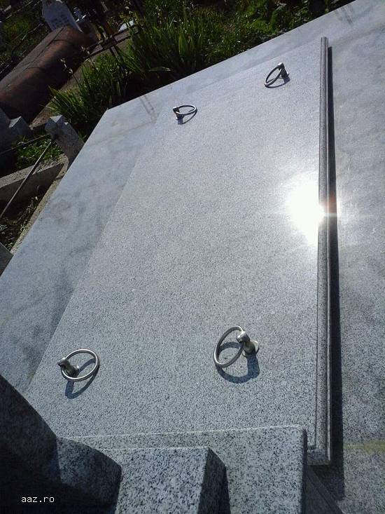 Monumente funerare din granit si marmura