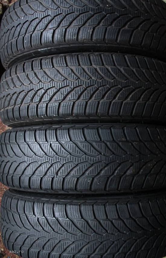 Cauciucuri second hand de iarna 195/65/15 Bridgestone LM32