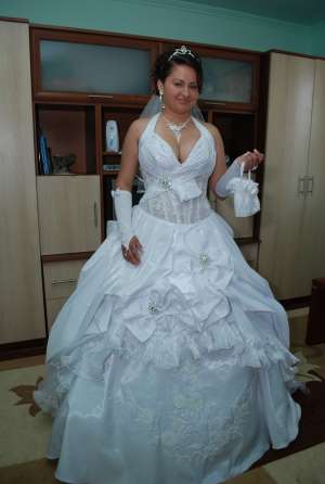 Vand rochie de miresa