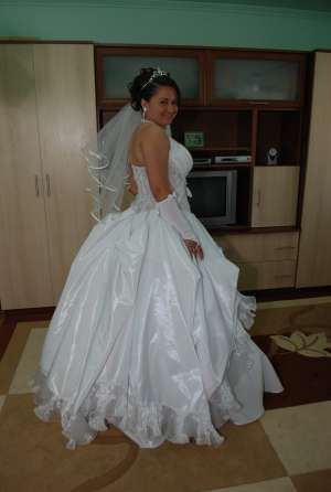 Vand rochie de miresa