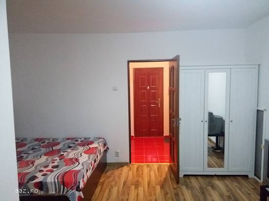 Inchiriez garsoniera