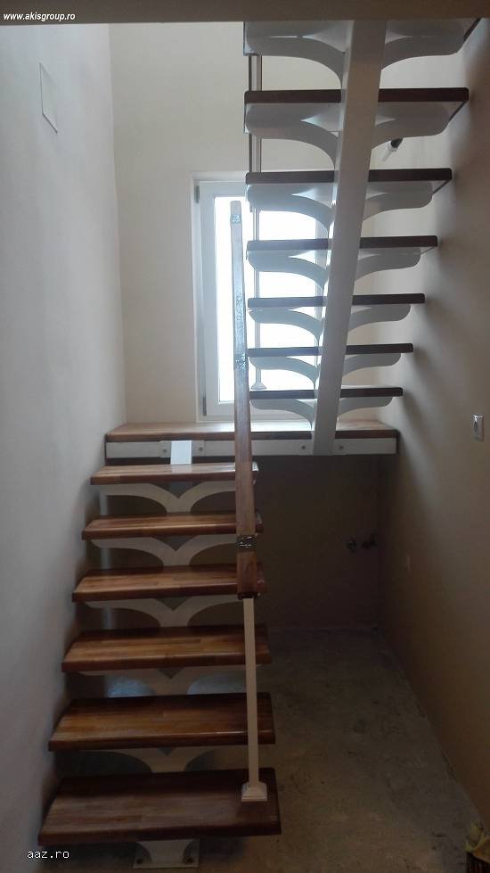 Scari interioare structura metalica