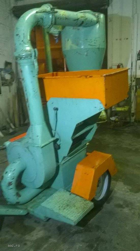 Moara cu ciocanele la tractor Caravaggi Industriala