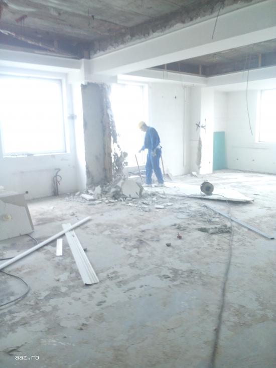 DEMOLAM: PERETI APARTAMENT,     GRINZI,     STALPI,     PLACI DIN BETON ARMAT,     CASE