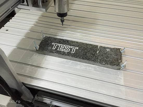 Masina comanda numerica - CNC Router in trei axe - structura usoara