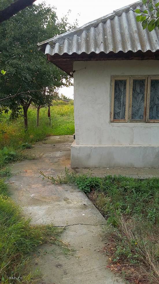 Vand Casa la Tara 2 camere.