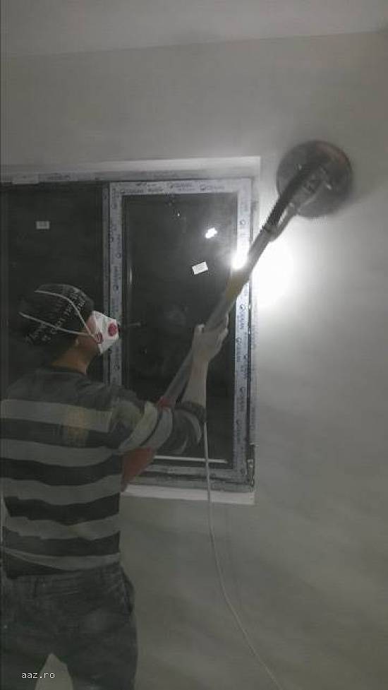 Echipa constructori finisaje